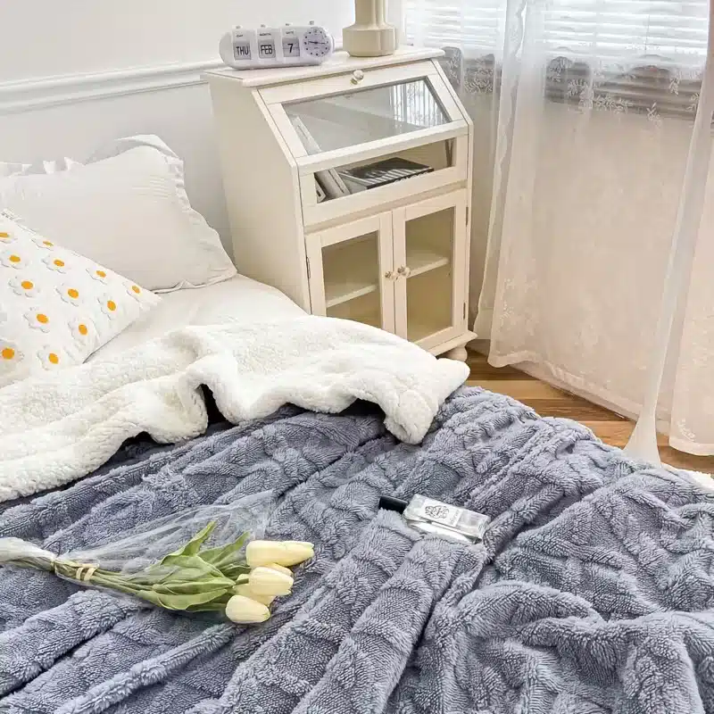 Pătură Dublă Blană Eco 200x230CM, Blăniță Albă, Greutate 2kg, Tapițerie 435 gm² ,Calitate Premium, Moale și Călduroasă, Albastru 2