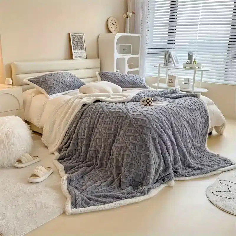Pătură Dublă Blană Eco 200x230cm, 2kg greutate , Blăniță Albă, Tapițerie 435 gm² ,Calitate Premium, Moale și Călduroasă, Gri 3