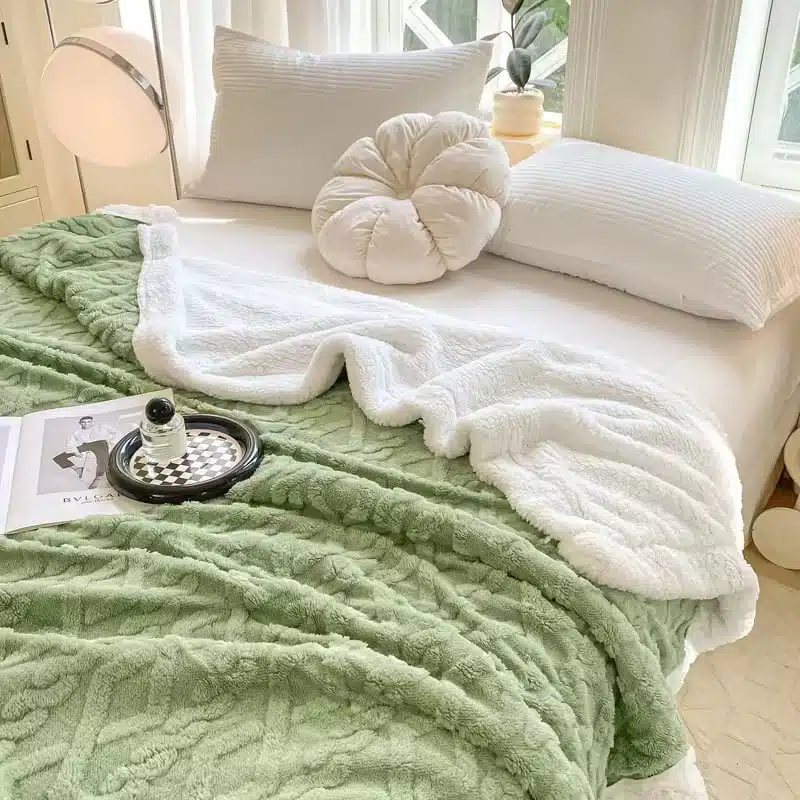Pătură Dublă Blană Eco 200x230cm, 2kg greutate , Blăniță Albă, Tapițerie 435 gm² ,Calitate Premium, Moale și Călduroasă, Verde 2