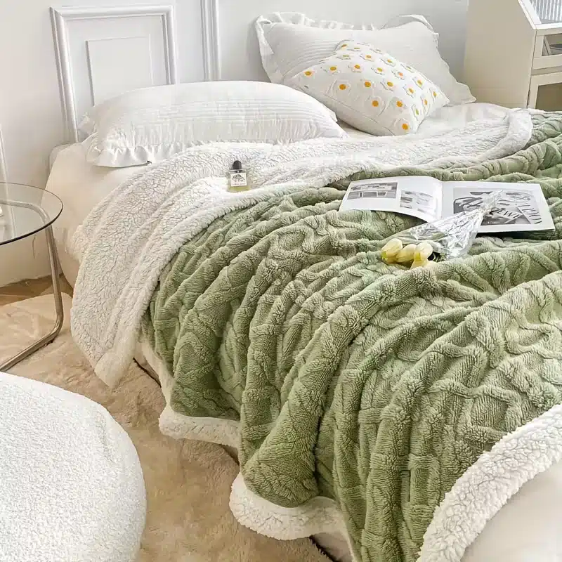 Pătură Dublă Blană Eco 200x230cm, 2kg greutate , Blăniță Albă, Tapițerie 435 gm² ,Calitate Premium, Moale și Călduroasă, Verde 5